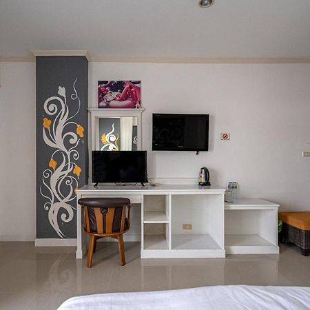 Santi White House Patong Hotel Bagian luar foto