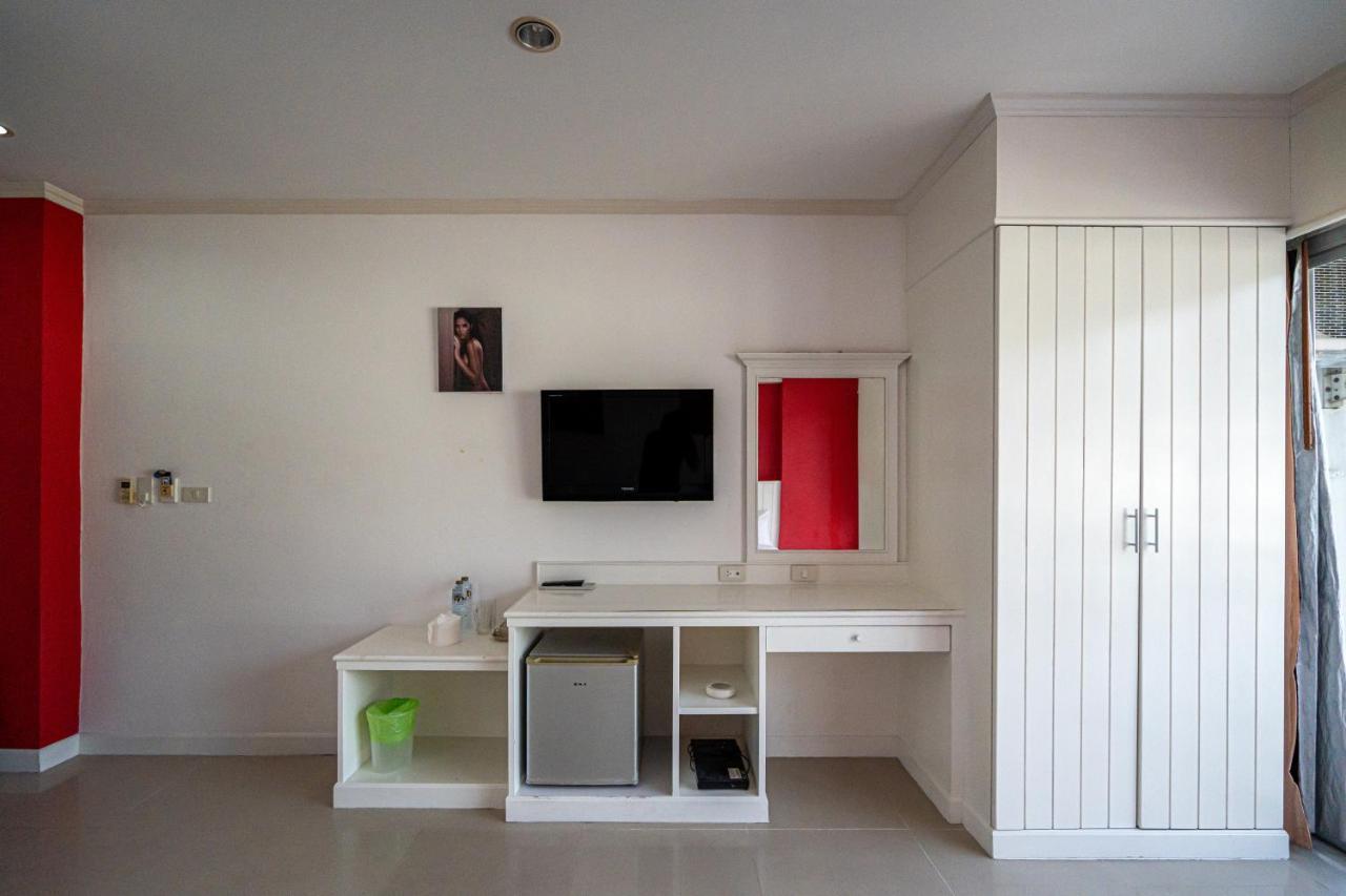 Santi White House Patong Hotel Bagian luar foto