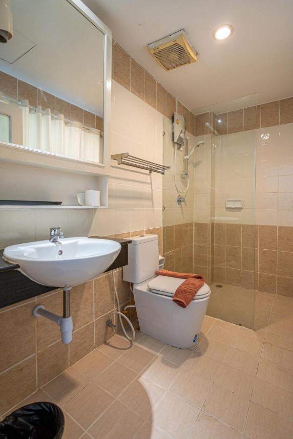 Santi White House Patong Hotel Bagian luar foto