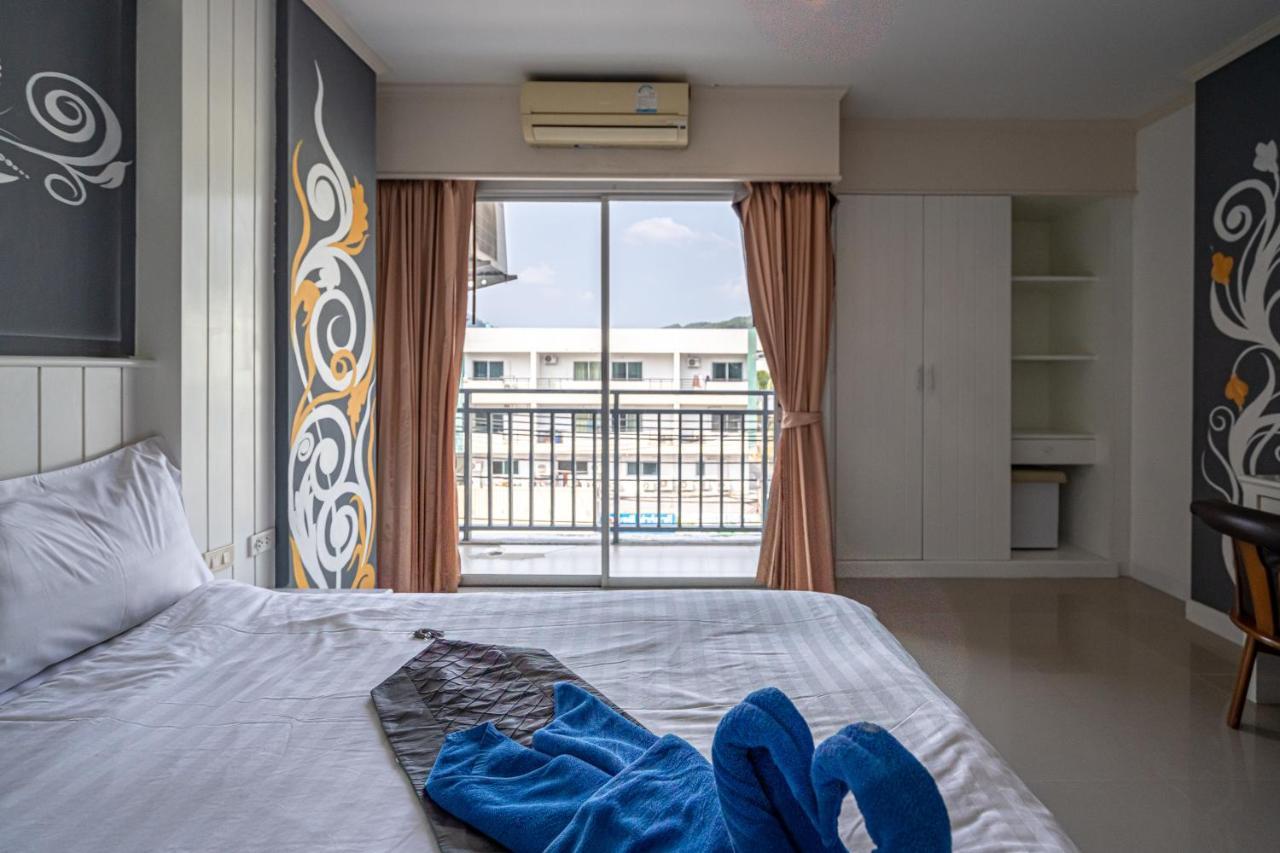 Santi White House Patong Hotel Bagian luar foto