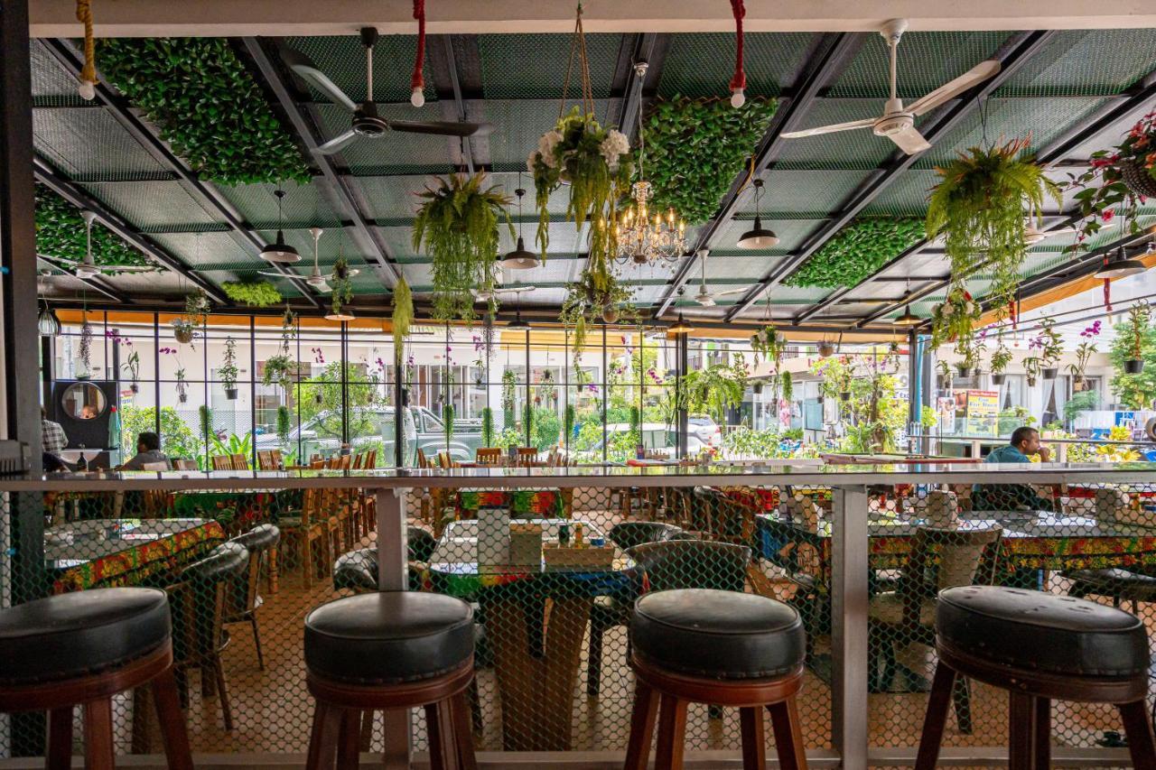 Santi White House Patong Hotel Bagian luar foto