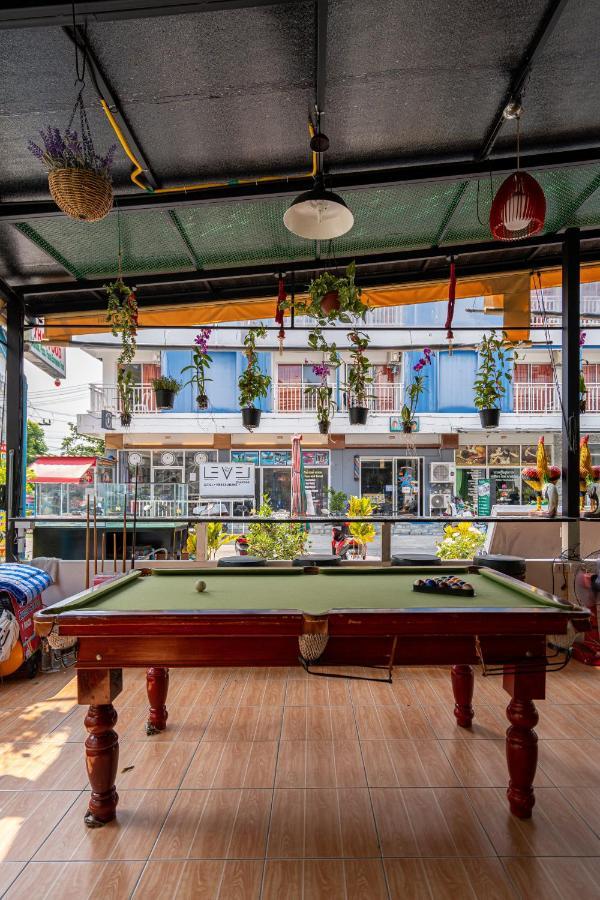Santi White House Patong Hotel Bagian luar foto