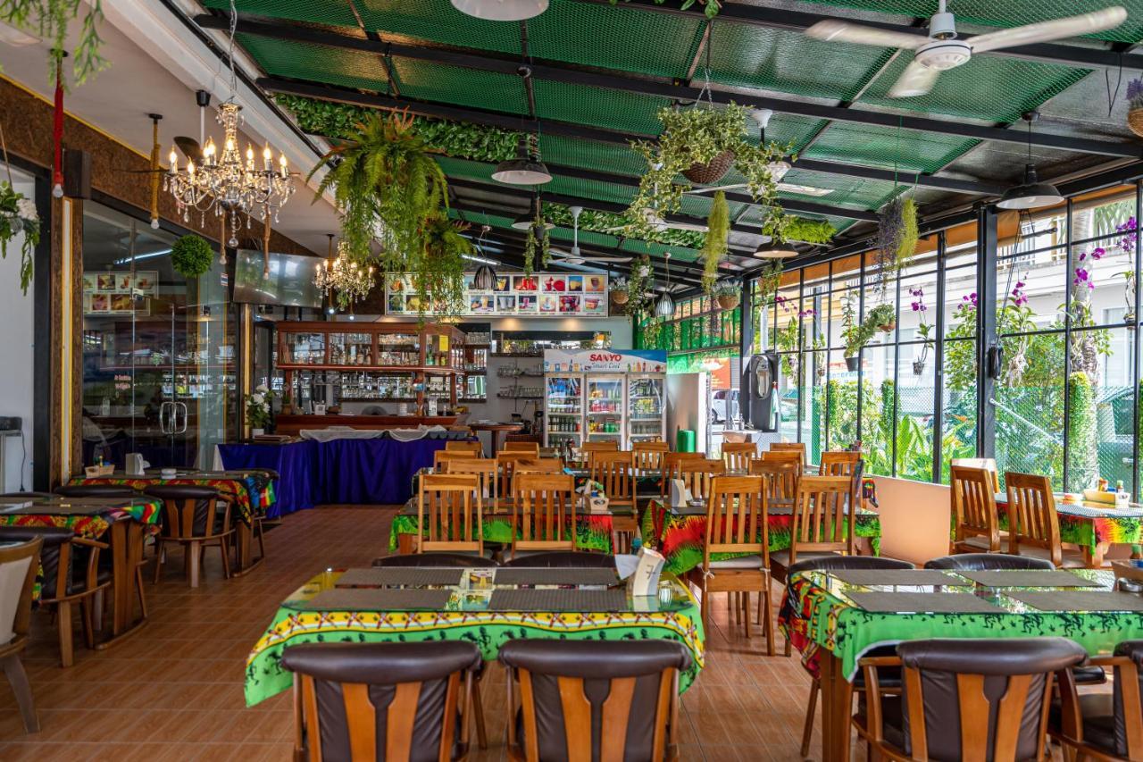 Santi White House Patong Hotel Bagian luar foto